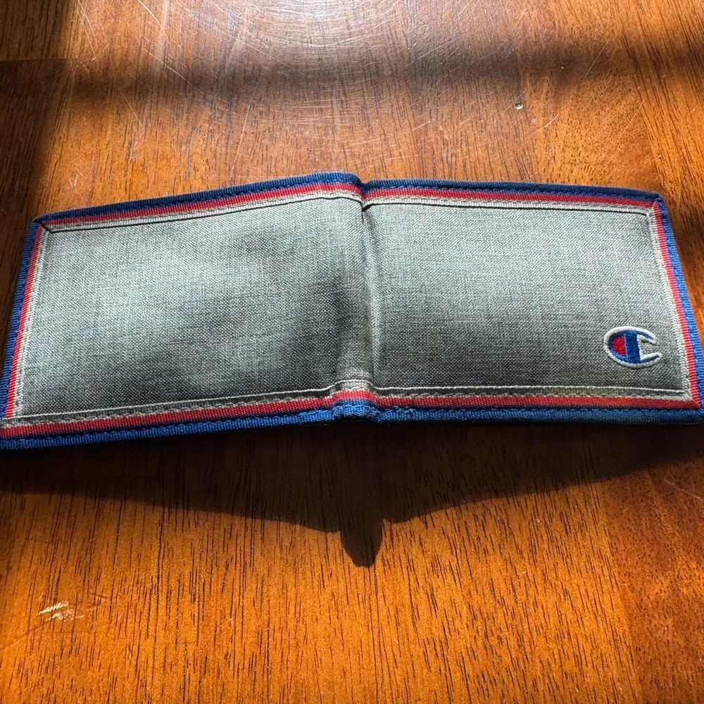 Champion men bifold